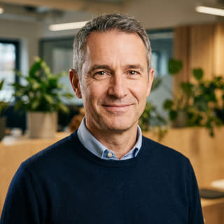 James Mitchell, identifié comme Chief Executive Officer chez Chêne Rendança, photo de profil